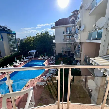 Апартаменты Starfish Romantic Free Parking Pool View Near