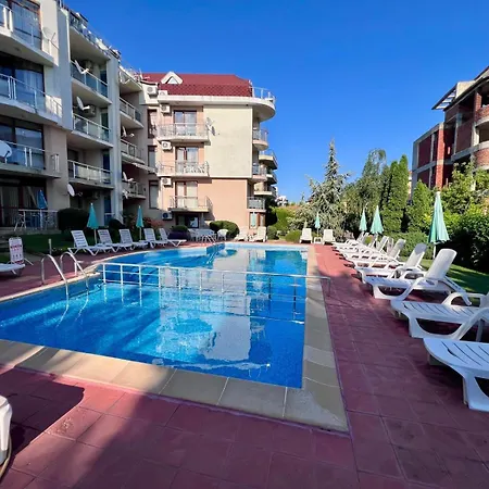Апартаменты Starfish Romantic Free Parking Pool View Near